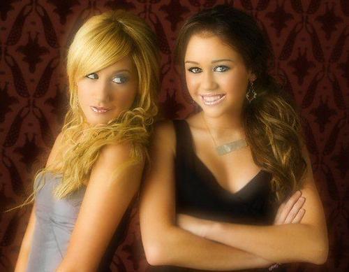 Ashley Tisdale and Mil.. Hobbies - Art - 
